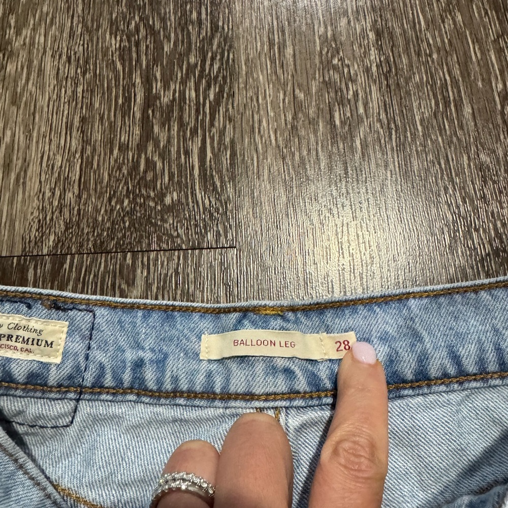 Levi’s Balloon Fit Women’s Jeans - Picture 3 of 5